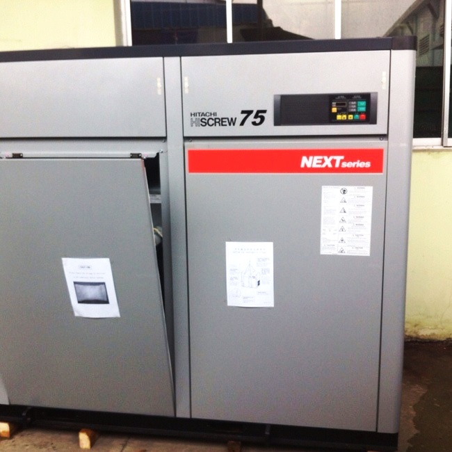 Máy nén khí trục vít cũ Hitachi do Vạn Lợi cung cấp.
