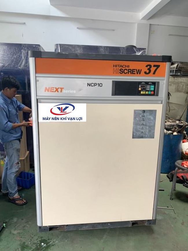 Máy nén khí cũ Hitachi Hiscrew 37kw (seri 2000) tại Công ty Vạn Lợi.